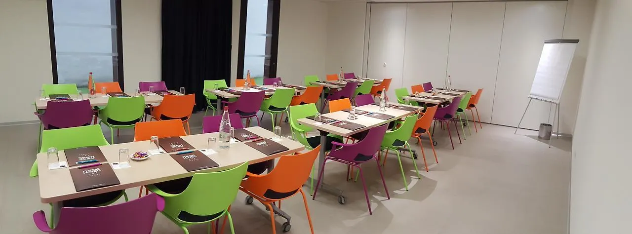 **  Hotel Le Nex2 Tarbes Francia